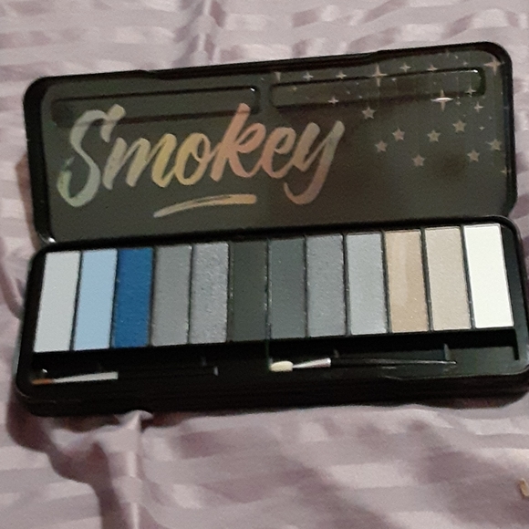 Make up - Picture 2 of 2